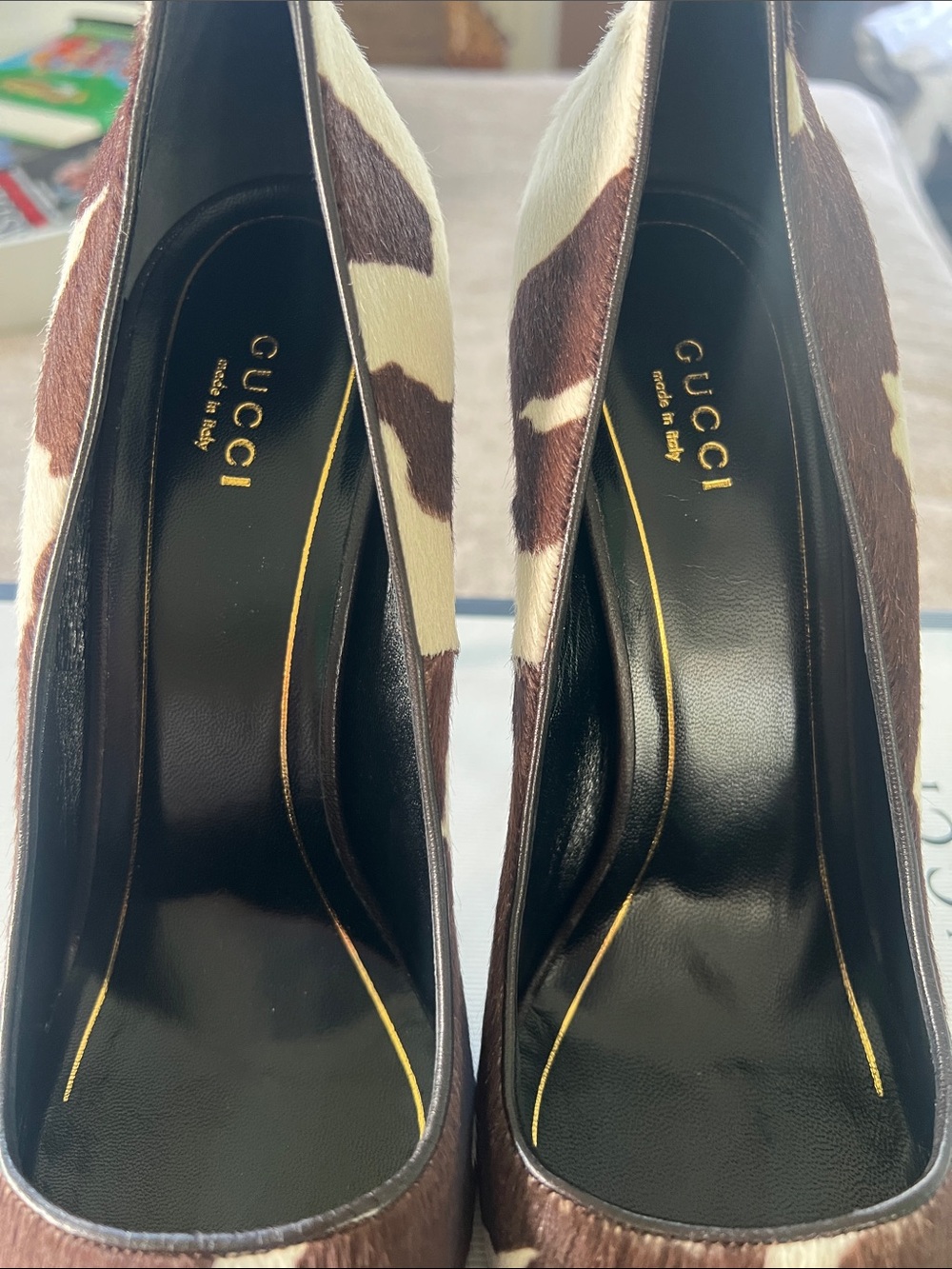 Gucci Brown and White Cowhide Stiletto Pumps with Gold Accent - Picture 3 of 11